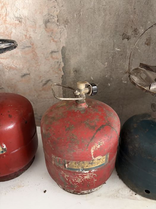Продавам туристически газови бутилки