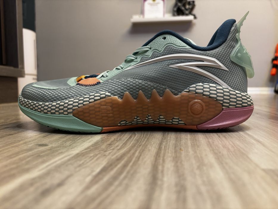 Баскетбольные кросовки Anta SHOCK WAVE 5 team версия