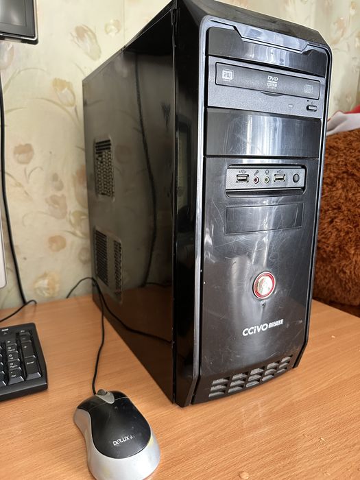 Компьютер в комплекте монитор, клавиатура, мышь, блок