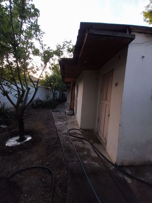 Продаеься дом, 2,5 стоки, есть бассейн. Можно приобрести в рассрочку.