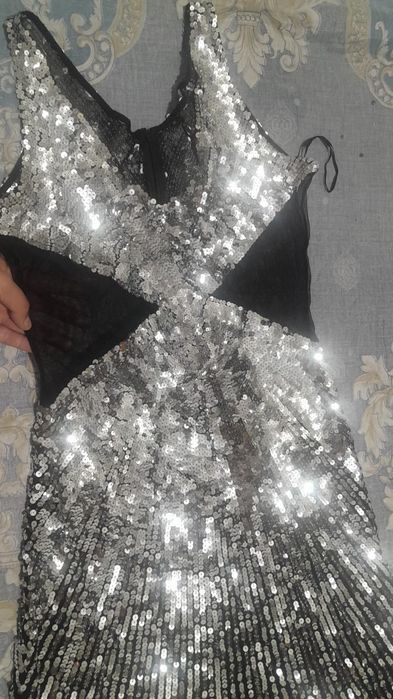 Көйлек пен шуда сатамын, Продам шубу, платье