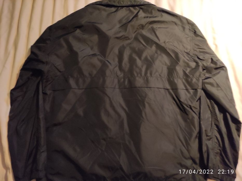 Яке Levi's, яке бомбър, черен суйчър и яке H&M, размер М