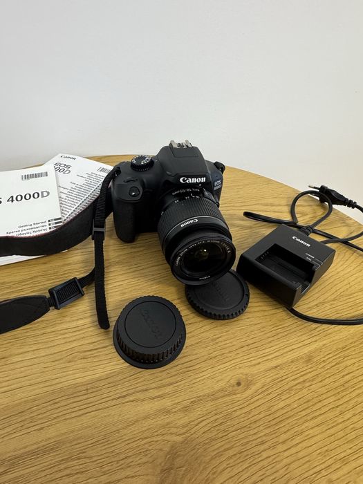 Canon EOS 4000D.