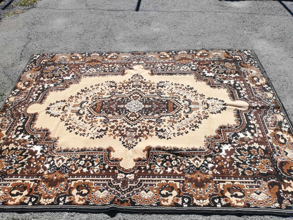 Продам ковер 2м*3м цена 8000