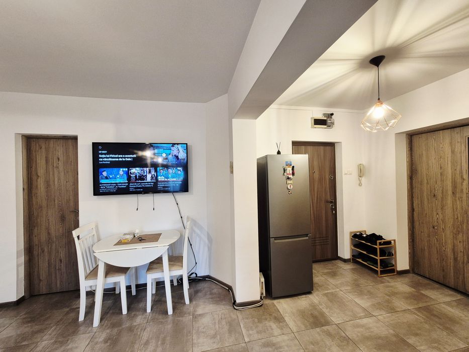 Vând apartament cu 3 camere, 61 mp, 1/10, 1978, Bariera Bucureşti. Accept credit ipotecar