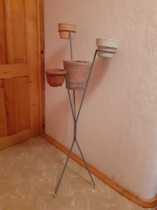 Продам подставки для цветов, аквариума