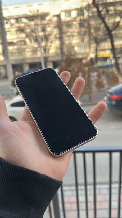 Продам айфон 13