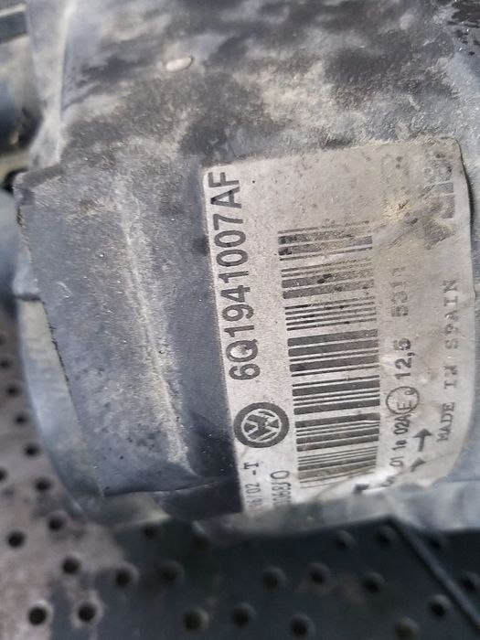 Far stanga vw polo 9n 6q1941007af