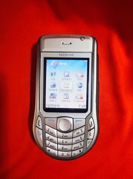 Nokia 6630  ( decodat, aproape impecabil)
