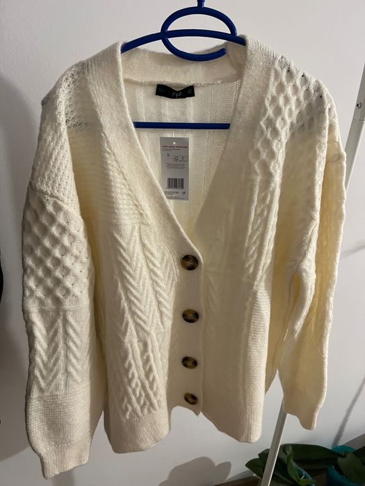 Bluză cu nasturi, cardigan alb