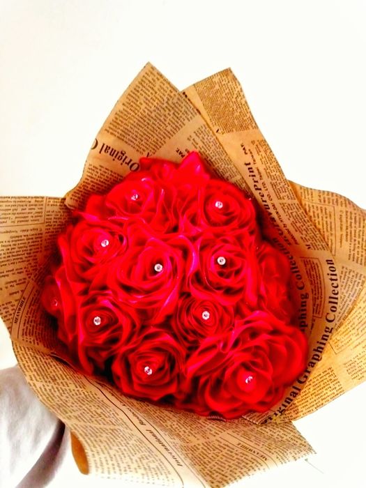 Buchet din 11 trandafiri din satin