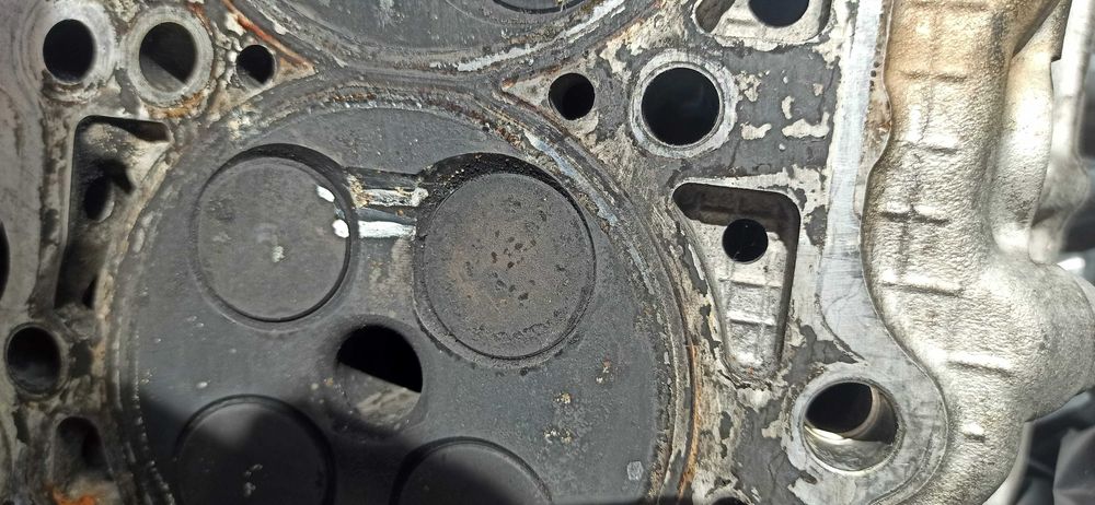 цилиндрова глава за Мерцедес  Е300TD (ом606) (за ремонт)