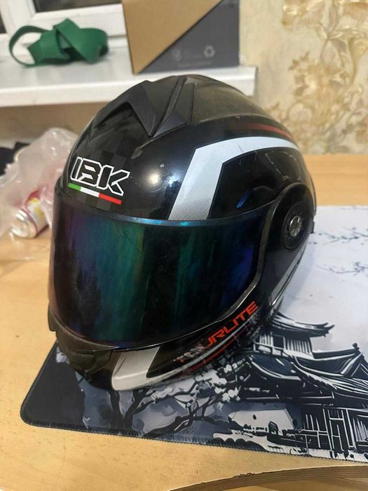 Продам каску для мопеда и мото.