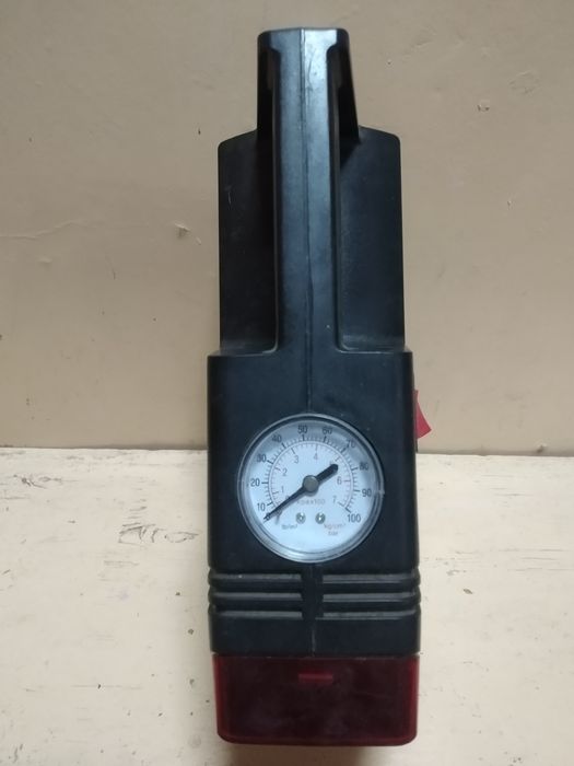 Автомобильный насос,компрессор,для накачки шин. Не рабочий.