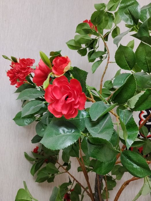 Продам декоративное искусственное дерево.