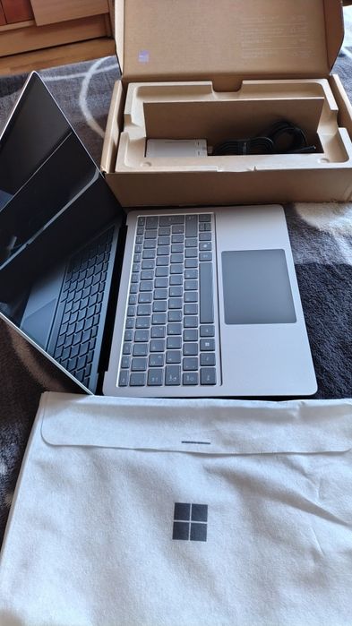 Laptop microsoft generatia 7