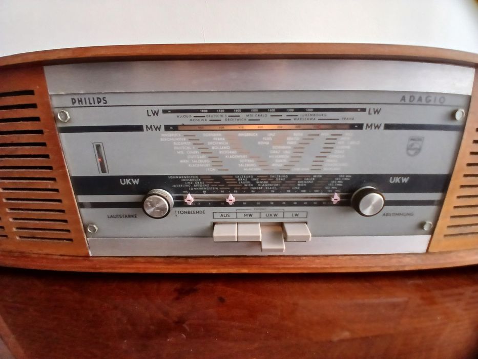 Radio cu lămpi Philips Adagio 03RB 363,anii 1965-1967.