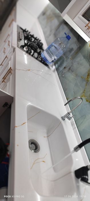 Oshxona Mexmonxona va Ofislar uchun Akrilniy Tosh