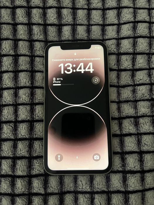 продам iphone 11 4/64GB white
