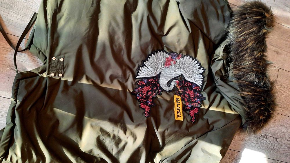 Парка със страхотна пухена качулка!