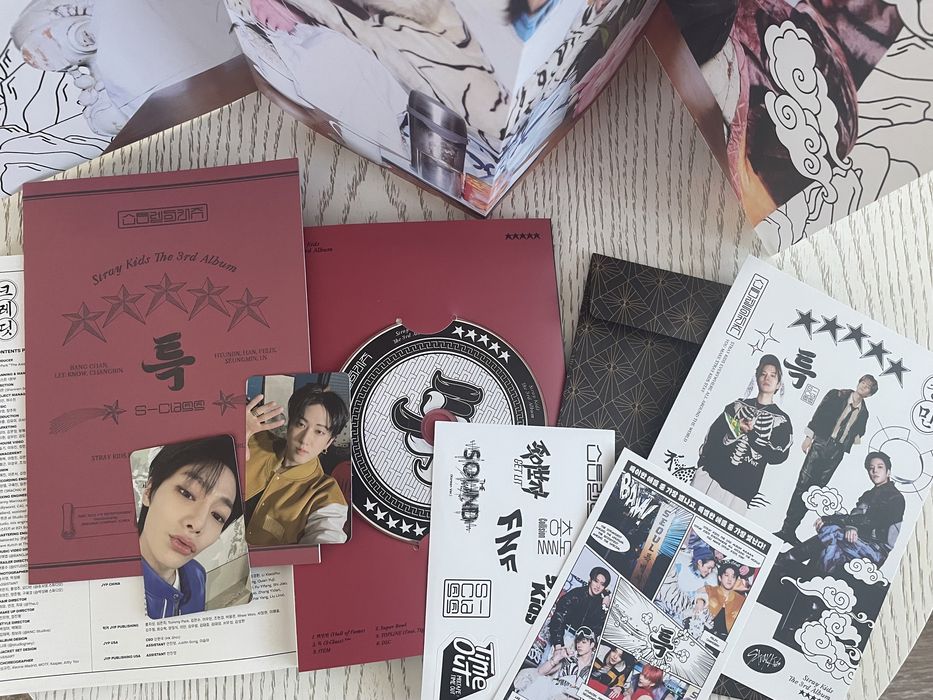 к-поп альбом Stray Kids S-Class