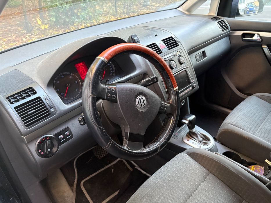 Volkswagen Touran 2005 diesel, 2.479 € — imagine 2