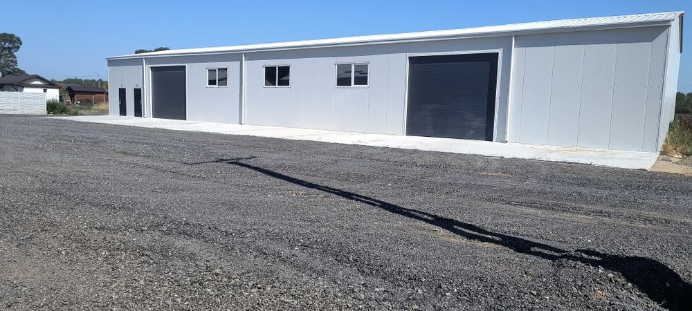 Închiriez hală  350mp la intrare în comuna Breasta