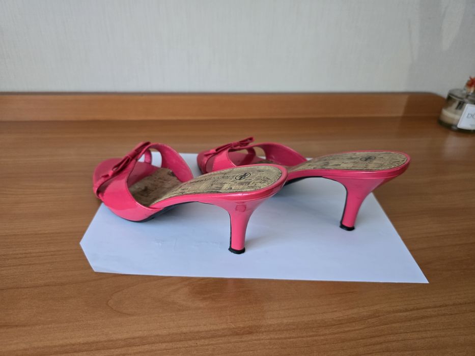 Продам босоножки