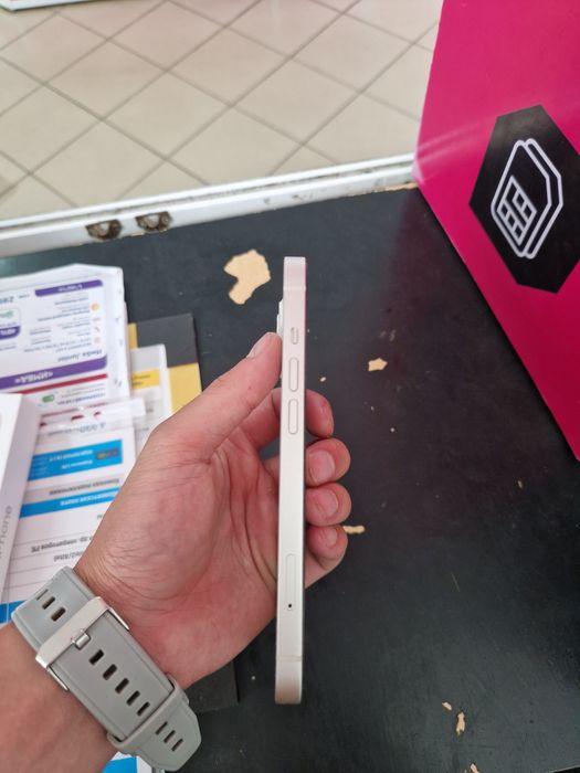 Продам iPhone 13