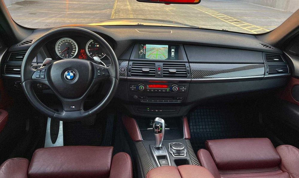 Vopsire trimuri auto-moto prin hidrotransfer.