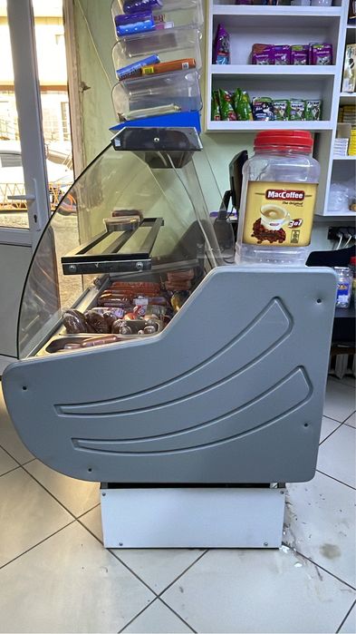 Продам витрину холодильник