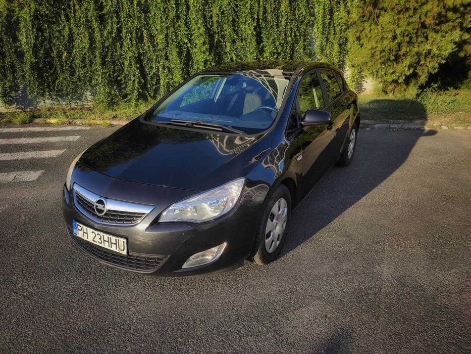 Opel Astra J 2012 *achizitionata Romania *carte service *pret neg