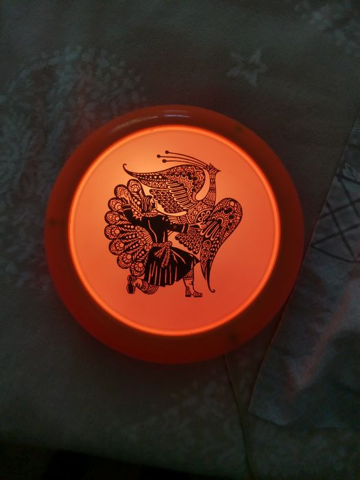 Лампа за стена, може и за декорация или нощна лампа