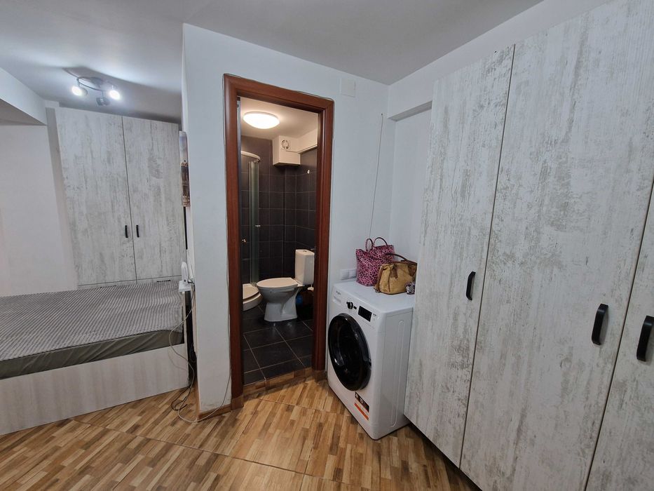 Proprietar vand garsoniera / studio Eroii Revolutiei mobilat și utilat