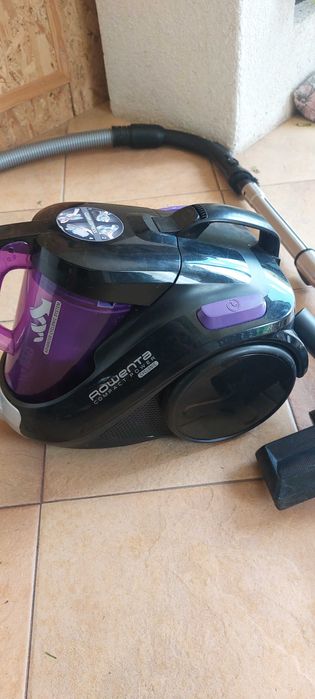 aspirator fara sac Rowenta, bine intretinuta.