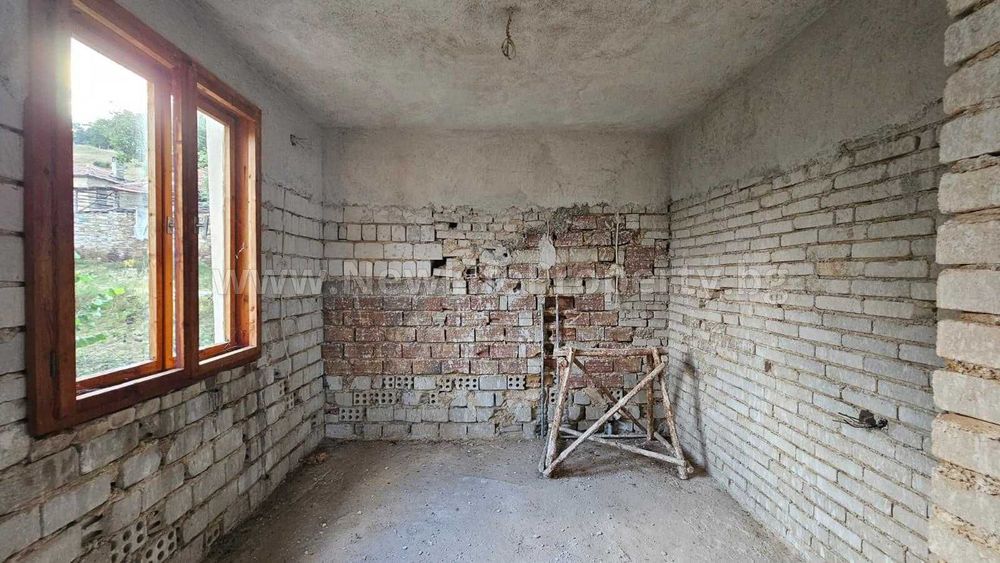 Къща в планината в с. Давидково, обл. Смолян