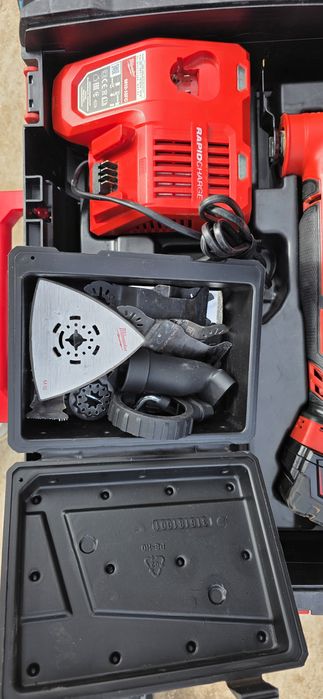 Multifunctionala milwaukee fmt m18, la set. Impecabila