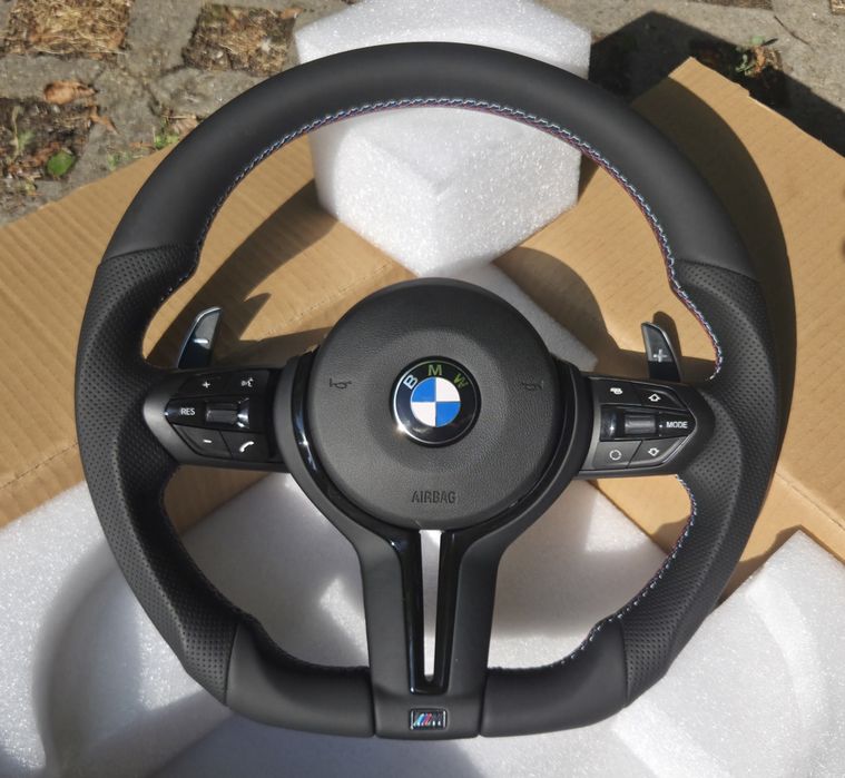 М спорт тунинг волан за БМВ Е90 Е91 Е92 Е70 Е72 Е81 Е87 BMW E90 91 92 E70 E72 E82 E87 Е84 M трицветен шев кожен волан бутони пера
