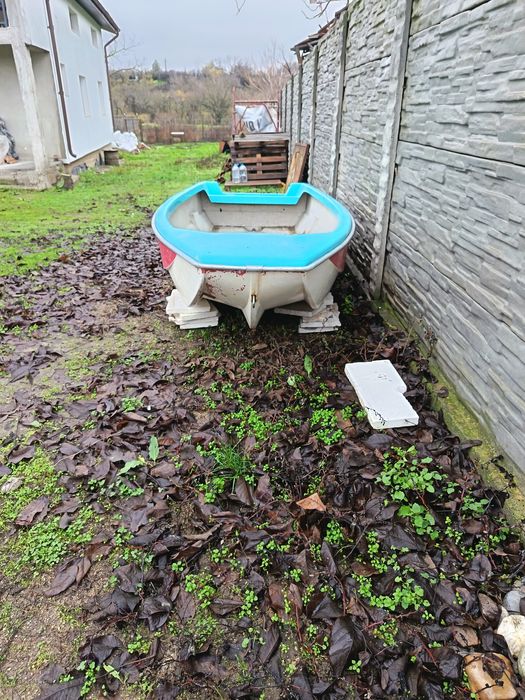 Vând barcă Vega tip trimaran