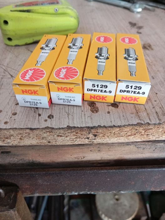 Продам свечи и замок