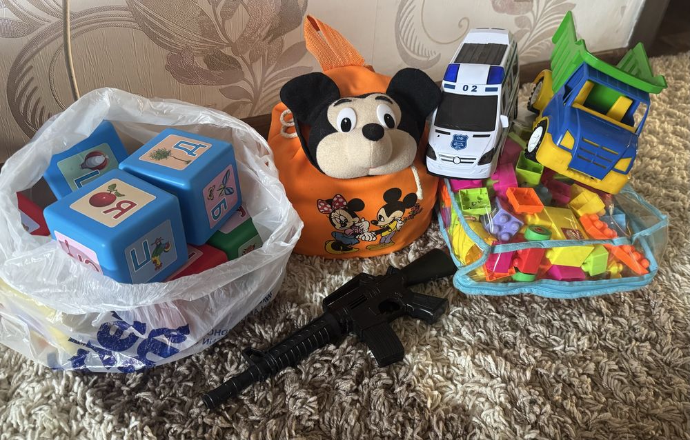 Продам игрушки .