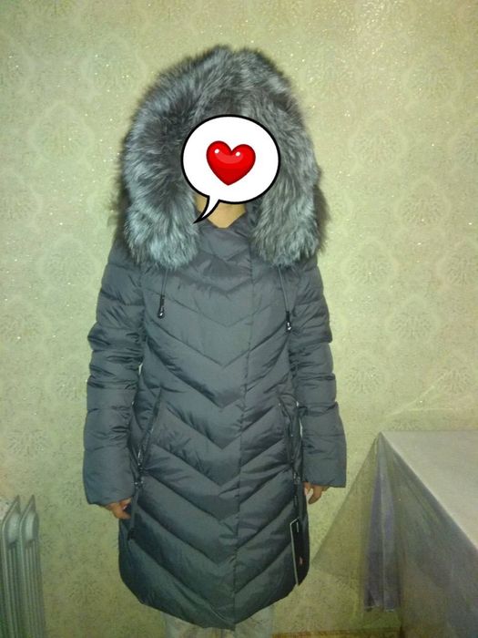 Продается новая куртка-пуховик с капюшоном