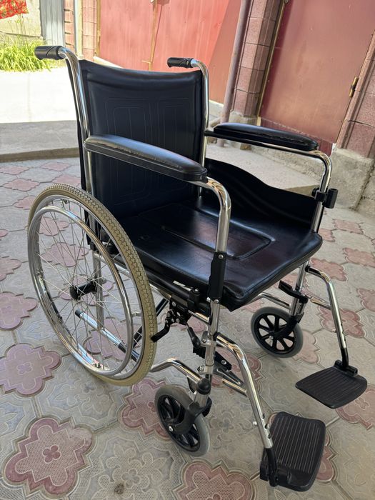 Продам инвалидную кресло-коляску