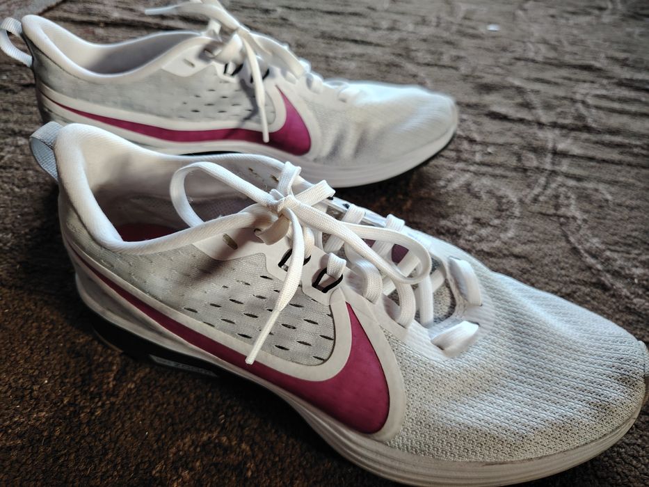 Леки маратонки Nike