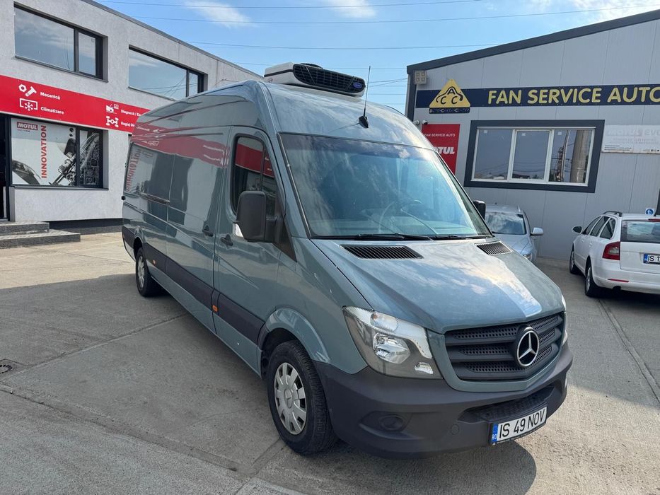 Mercedes-Benz Sprinter 2.2 Cu Cabina Frigorifică | camera spate