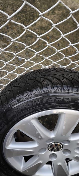 Jante originale de VW 16' cu cauciucuri de iarna