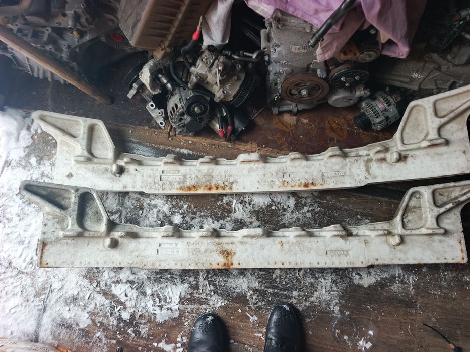 Toyota Sienna Наполнитель бампера пенопласт