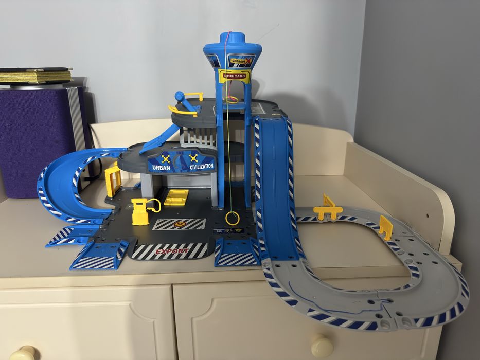 Продаю Парковку детскую