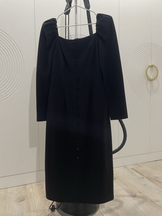 Продам черное плвтье