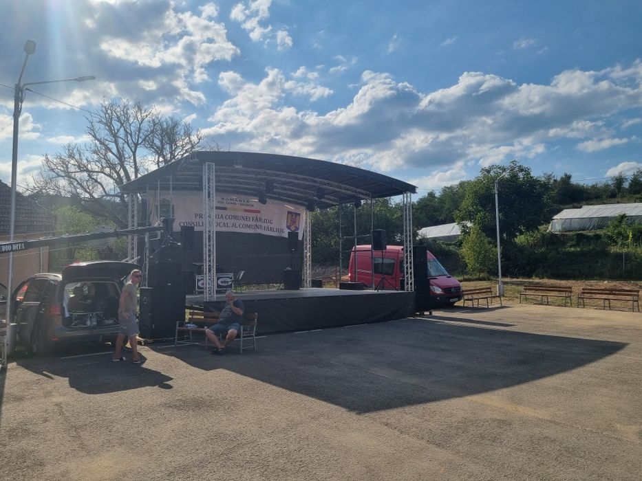 Scena mobila  se închiriază cu sunet lumin ecran i sau doar scena